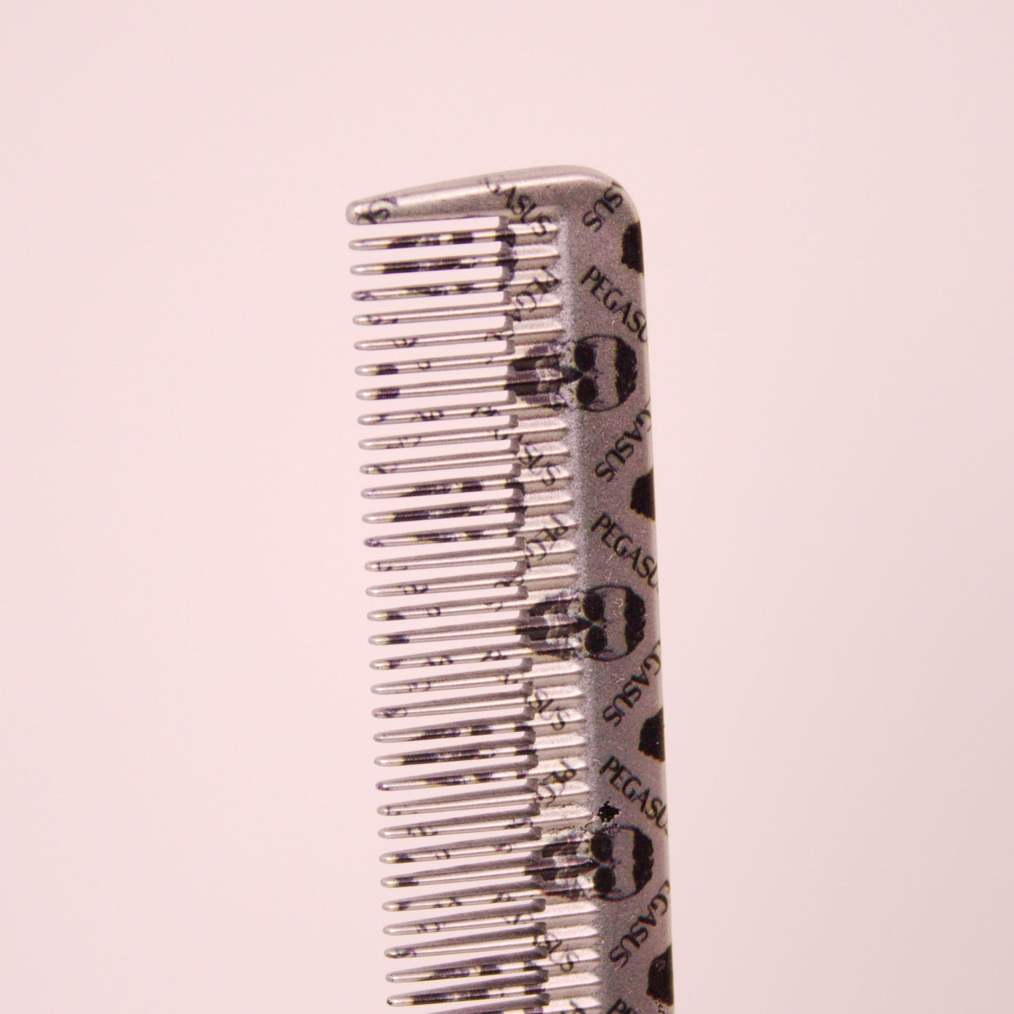 Pegasus Skulleto 210, 8in Hard Rubber Cutting Comb, Handmade, Seamless, Smooth Edges, Anti Static, Heat and Chemically Resistant, Wet Hair, Everyday Grooming Comb | Peines de goma dura - Silver