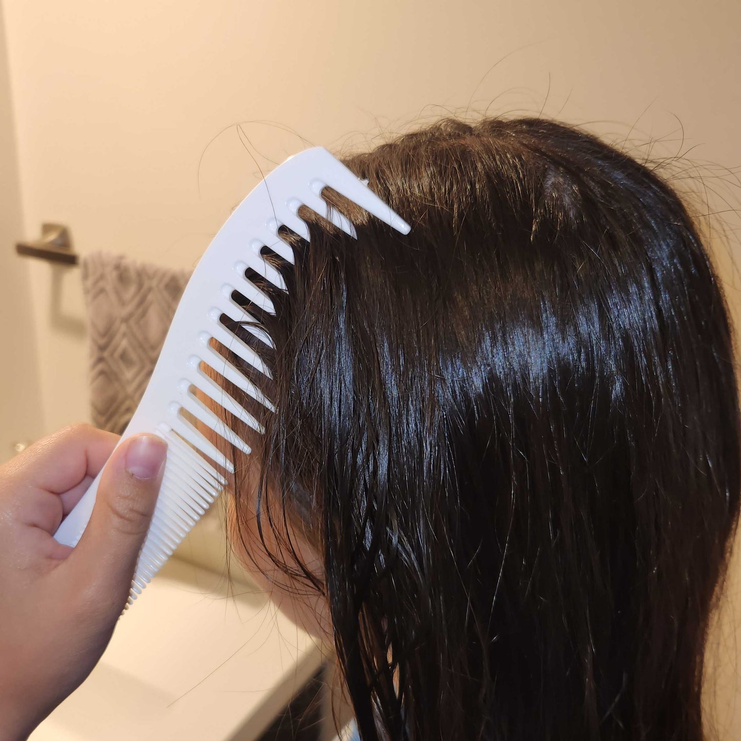 Amelia Beauty, 8in White Plastic Detangling Wave Comb, Made in USA, Professional Grade Comb, Portable Salon Barber Shop Black Everyday Styling Rake Comb Hair Styling Tool, 7.5"x 2", 2 Pack